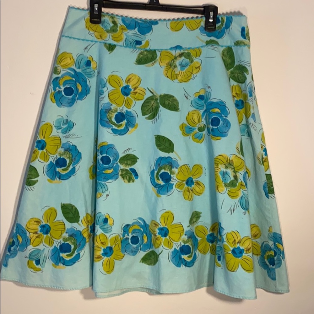 Pretty side zip lined Liz Claiborne skirt